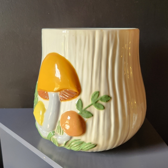 Extra Large ARNELS 11" MERRY MUSHROOM Canister - Picture 3 of 9